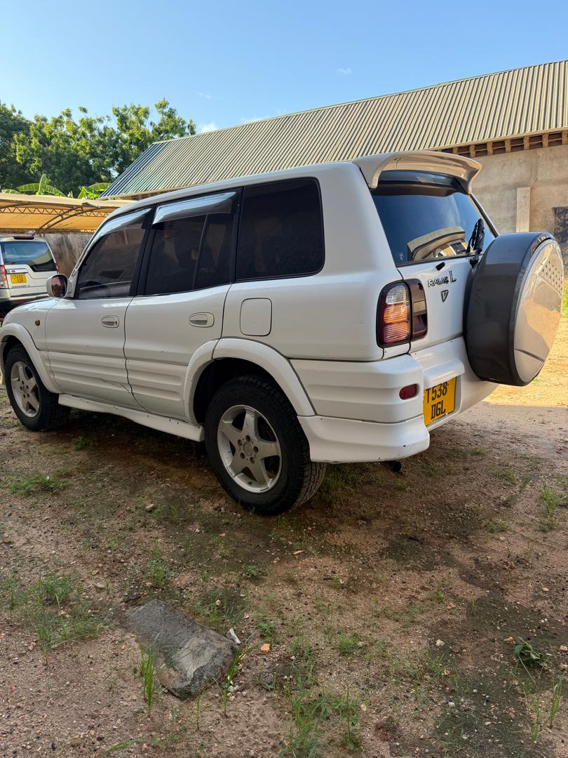 TOYOTA RAV4 - Image 4