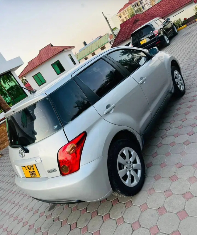 TOYOTA IST