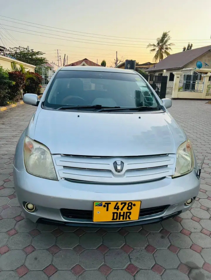 TOYOTA IST - Image 2