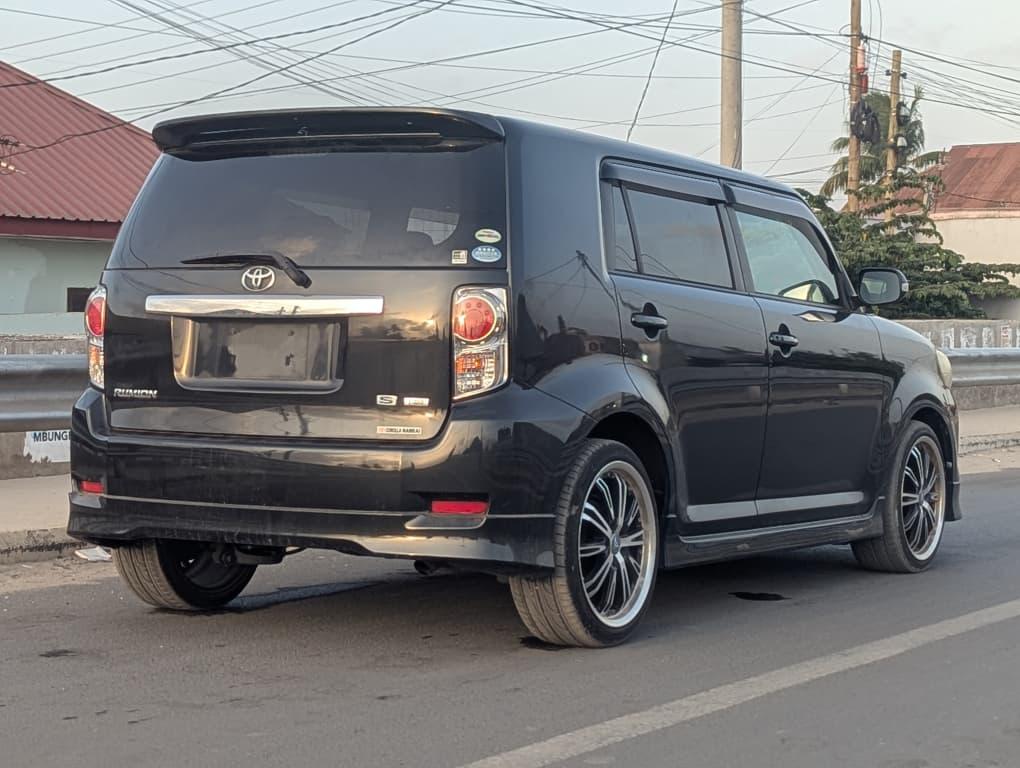 TOYOTA Rumion